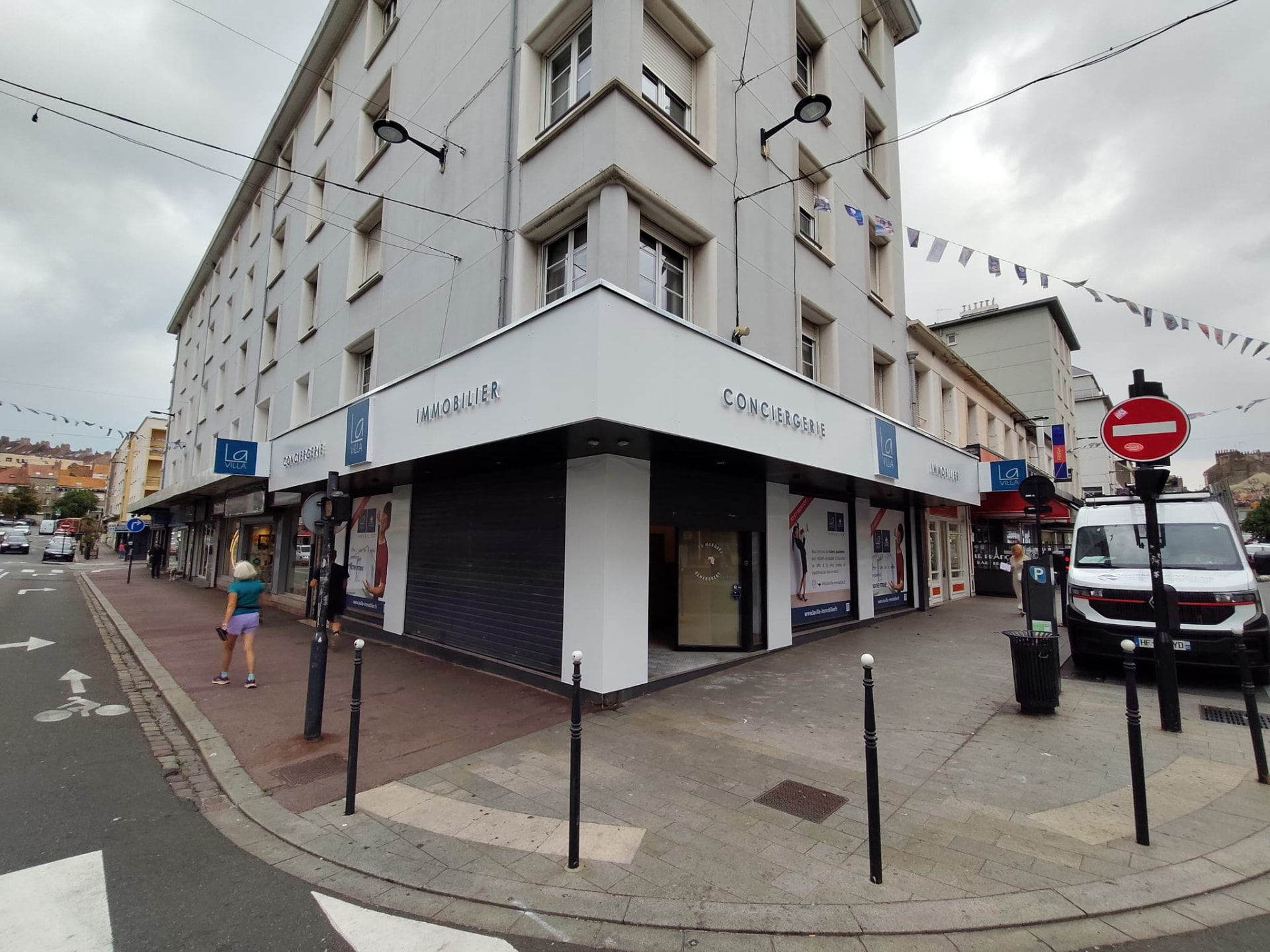 Enseigne d'angle La Villa Immobilier — Boulogne-sur-Mer