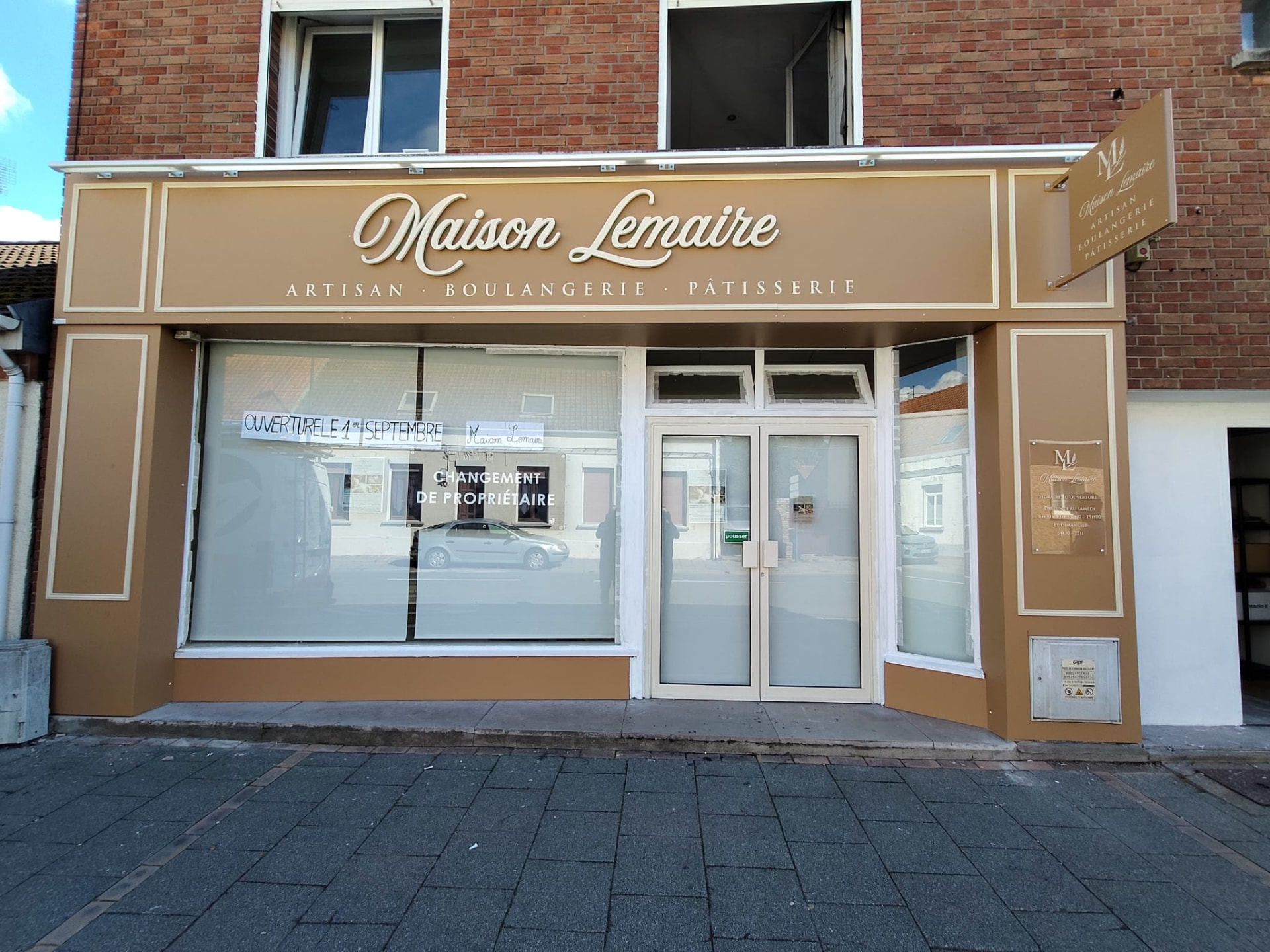 Enseigne Maison Lemaire à Marck — habillage de façade