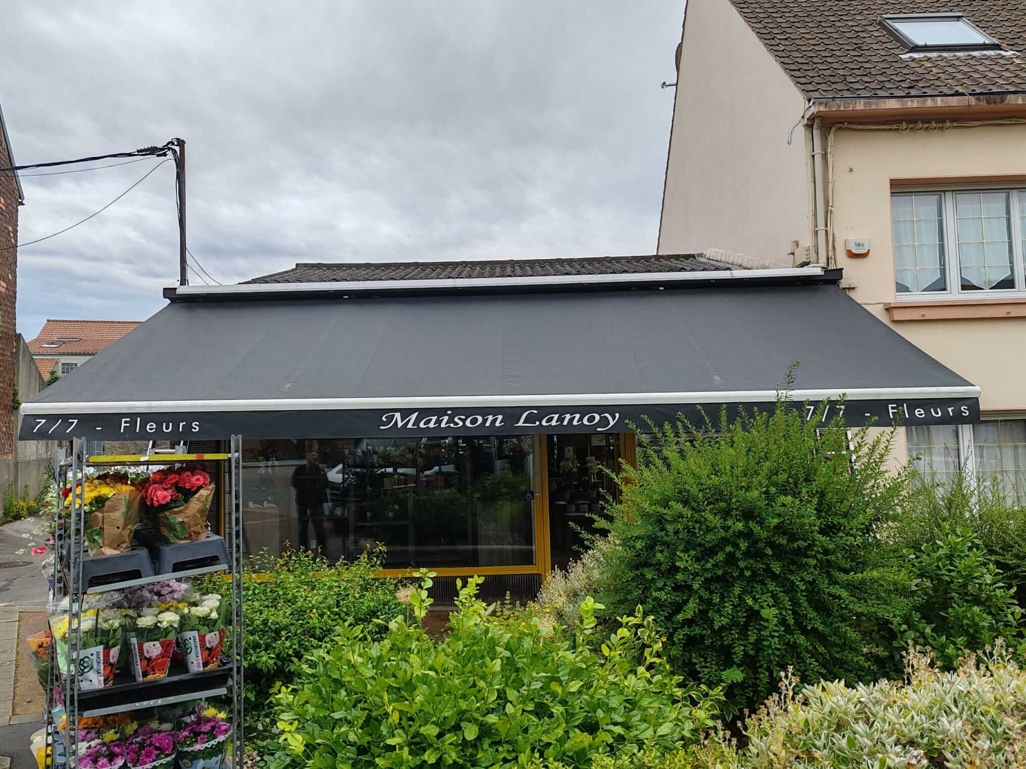 Store banne Maison Lanoy avec toile personnalisée
