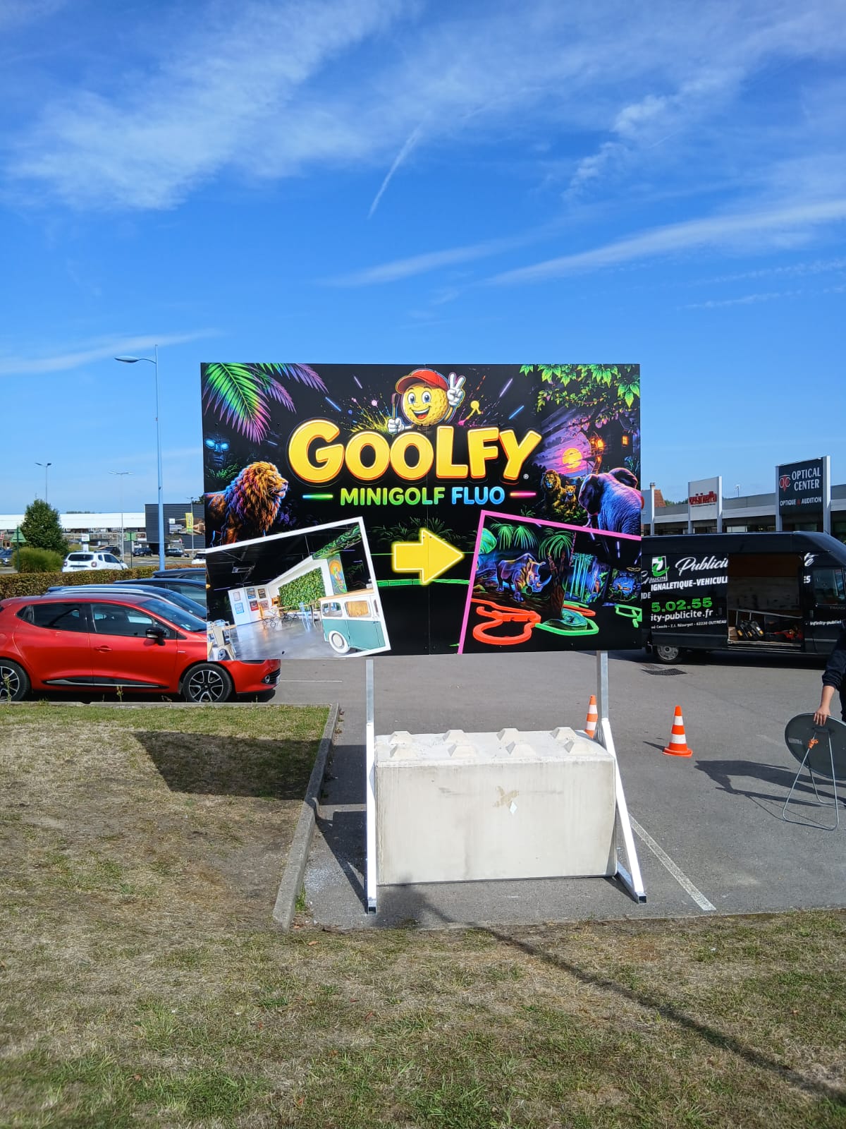 Panneau publicitaire Goolfy Minigolf Fluo à Merlimont