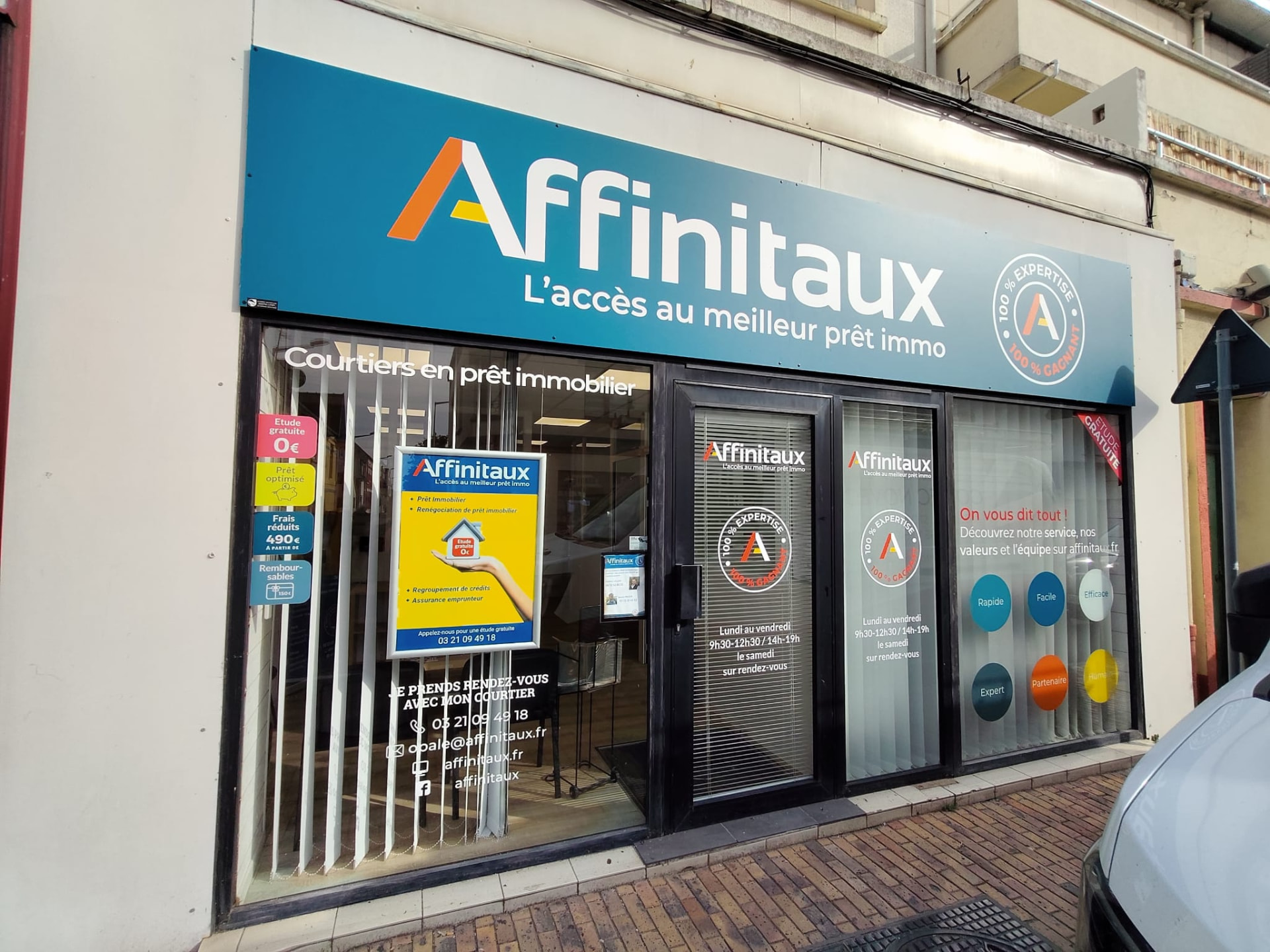 Enseigne Affinitaux à Berck — panneau de façade et vitrophanie